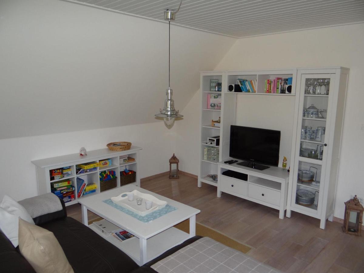 Ferienwohnung-Dg-Im-Reetdachhaus-Im-Ort-Welt Luaran gambar
